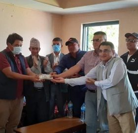 तनहुँ काङ्ग्रेसबाट कोरोना कोषमा सहयोग