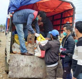 खत्याड गाउँपालिकाद्वारा जिल्ला बासीलाई राहात वितरण