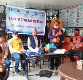 लायन्स क्लब अफ काठमाडौँ बासुकीको रक्तदान कार्यक्रममा मेयरद्वारा थर्मोमिटर र पिपीई प्रदान