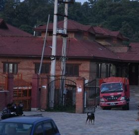 कोरोना संक्रमितको शव लैजाँदा भागे शवदाह गृहका कर्मचारी