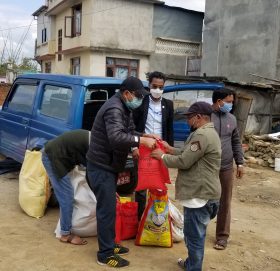 नेपाल दलित संघको केन्द्रीय सचिव दिपक सोनीको राहत वितरणमा निरन्तरता