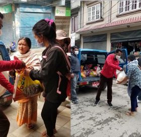 नेपाल दलित विद्यार्थी संघले ५० मजदुर परिवारलाई राहात दिएर मनायो मजदुर दिवस