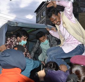 मसाल जुलुस गर्दा नेपाल दलित बिध्यार्थी संघका केन्द्रीय अध्यक्ष राजु सुनार सहित १० जना पक्राउ