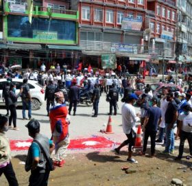 नयाँ नक्सा आएको खुसीमा जोरपाटी चोकमा दीप प्रज्वलन