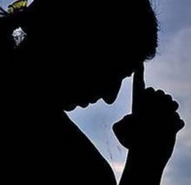 उमाकुण्डमा एक महिलाले गरिन् झुण्डीएर आत्महत्या