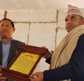 अधिकृतको बिदाईमा जनप्रतिधीको आँखामा भरीए आँसु