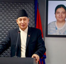 हवाईजहाज, गाडी र विद्यालय अहिलेकै अवस्थामा खोल्न सकिँदैन : मन्त्री खतिवडा