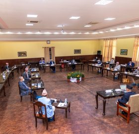 लामो दूरीका गाडी र आन्तरिक उडान भदौ मसान्तसम्म नचल्ने