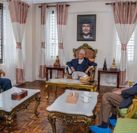 ओली, दाहाल र देउवाबिच कोरोनाले सिर्जित समस्या समाधानको विषयमा छलफल सुरु