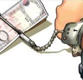 तुलसीपुरमा ४ लाख घुस सहित मालपोतका २ जना पक्राउ