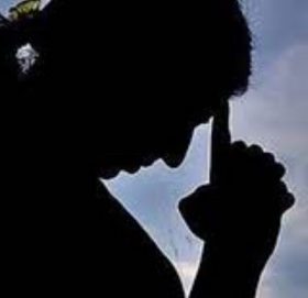 रामेछापमा एक महिलाले झुण्डिएर आत्महत्या गरिन्