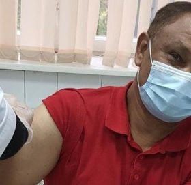 यी पहिलो नेपाली हुन् जस्ले कोरोना विरुद्धको खोप सबैभन्दा पहिले लाए