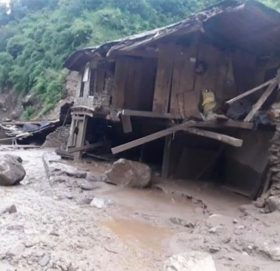 Update: बाग्लुङमा बाढीको वितण्डा : ११ जनाको शव भेटियो, कम्तिमा २३ वटा घर बगे