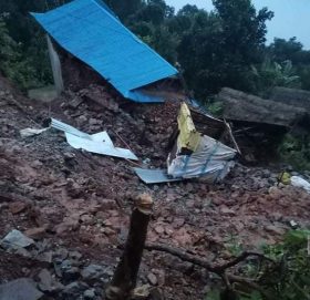 स्याङ्जामा पहिरोमा पुरिएर एक जनाको मृत्यु : २ घरमा क्षति