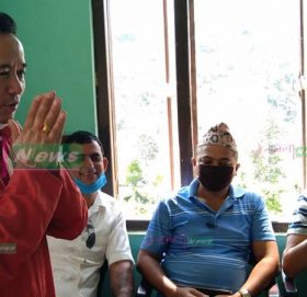 नेपाली कांग्रेस रामेछापको सभापतिको लागि उमेदवारी दिने कान्छारामको औपचारी घोषण : युनियनलाई कार्यालय सामाग्री