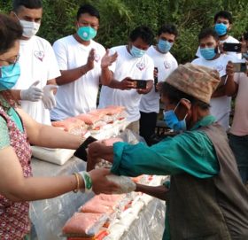 मन्थलीमा फुड बैंक हुँनेले दिएर जाऔँ, नहुँनेले लिएर जाँऔ