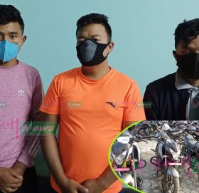 चोरीका ४ मोटरसाइकलसहित रामेछाप ठोसेका एक सहित ३ जना पक्राउ