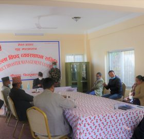 सभामुख सापकोटाद्वरा सिन्धुपाल्चोकका बाढी पीडितलाई सहयोग उपलब्ध गराउन छलफल