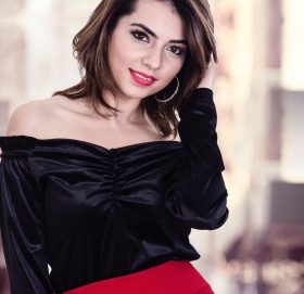 नायिका एलिजा गौतमले ७७ वटै जिल्लामा गरिबहरुलाई १०-१० वटा घर बनाइदिने