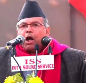 ओलीले ग्यासको पाईप आफ्नै घरमा लगे होलान् ! (भिडियो)