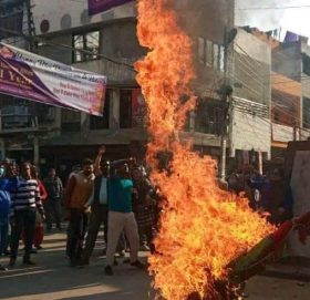 बाँकेमा प्रधानमन्ती र राष्ट्रपतिको पुत्लादहान