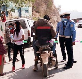 रामेछाप ट्राफिकले उठायो तीन महिनामै ४८ लाख बराबर राजश्व : सवारी दुर्घटनामा नियुनिकरण