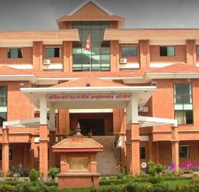 आन्तरिक राजश्व कार्यालय, बालाजुका कम्प्युटर अपरेटर राजन शर्मासहित दुई जना ४३ हजार घुषसहित रंगेहात पक्राउ