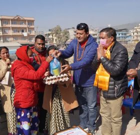 मुक्तिना महिला समूहले गरेको सुत्केरी महिलाहरुलाई पोषणयुक्त आहार कार्यक्रम प्रशसनिय छ- नगरप्रमुख चालिसे