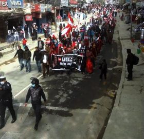 मन्थलीमा भजन कृतनको शैलीमा संसद् बिघटन बिरुद्ध कांग्रेसको प्रर्दशन (भिडियो/तस्बिर)