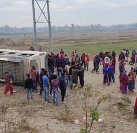 दाङमा बस दुर्घटना हुँदा १९ जना घाइते :  ३ जनाको अवस्था गम्भीर