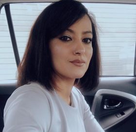 नायिका झरना थापा विवाह गर्दै