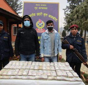 श्रोत नखुलेको १ करोड ४७ लाख ८६ हजार सहित २ जना पक्राउ