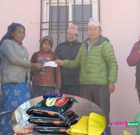 मृतक मेरमानको परिवारलाई गाउँपालिकाद्वरा राहात हस्तान्तरण