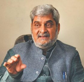 अब ६० वर्ष माथिका नागरिकलाई कोरोना खोप दिन्छौं: मन्त्री त्रिपाठी