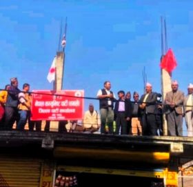 रामेछापमा ओली समूहले राख्यो पार्टी कार्यालयमा नेकपा एमालेको बोर्ड