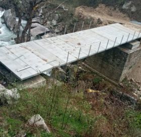 सोलुखोलामा निर्माणाधिन मोटरेबल पुल स्थानान्तरणमा स्थानीयको विरोध