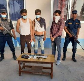 लागुऔषध सहित ३ जना भारतीय नागरिक पक्राउ