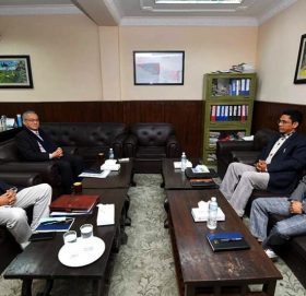 सरकार-विप्लव वार्ता ४ घण्टादेखि बालुवाटारमा जारी