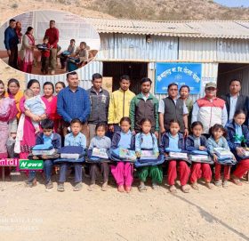 हिमगंगाका सात विद्यालयका बालबालिकालाई शैक्षिक सामाग्री