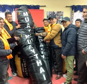 गोकर्णेश्वर मुवाथाई नगर कमिटीलाई खेलकुद सामग्री हस्तान्तरण