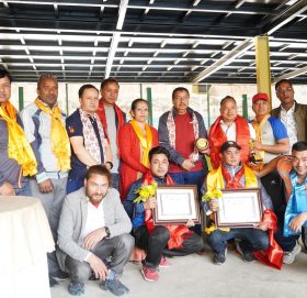 भोजपुरमा भएको ब्याडमिन्टन प्रतियोगितामा गोकर्णेश्वर नगरपालिकाले तृतीय स्थान हात पार्यो: नगरपालिकाद्वारा सम्मान