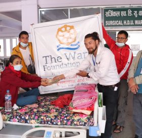 वाम फाउन्डेसनले सोलुखुम्बुको डोमा घतानेलाई गर्यो १ लाख ३० हजार सहयोग