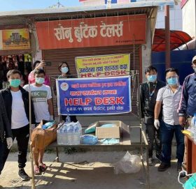 माइटी गरुडा च्यारिटेबल ट्रष्ट कपन शाखाद्वारा माक्स र सेनिटाइजर वितरण