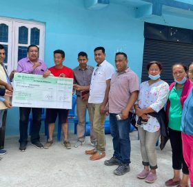 गोकर्णेश्वर नगरपालिका मेयर सहितको टिम गएर मेलम्ची बाढी पिडितलाइ ५ लाख सहयोग प्रदान