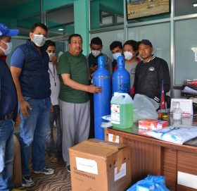 नेपाल उपकार संस्थाद्वारा गोकर्नेश्वोर नगरपालिकालाई कोभिड स्वास्थ्य सामग्री प्रदान