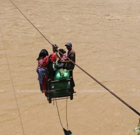 महाकाली नदि तर्ने क्रममा तुइनबाट खसेर एक जना बेपत्ता