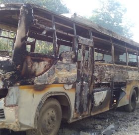 दाङको रानीघाट खोला नजिक राखिएको एक बसमा आगोजनी