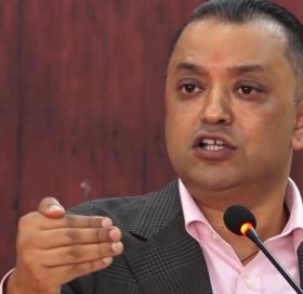 ‘कोरोना महामारीको कारणले कक्षा १२ को परीक्षा स्थगित तर अन्य परीक्षा किन सञ्चालनमा ‘- गगन थापा