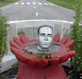 झापाको भद्रपुरमा महाकवि लक्ष्मीप्रसाद देवकोटाको अर्धकदको सालिक तोडफोड