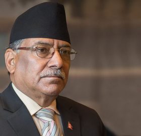 सरकारले सिन्धुपाल्चोकको बाढीपीडितलाई राहतमा  तीव्रता दिन नसकेको प्रचण्डको आरोप